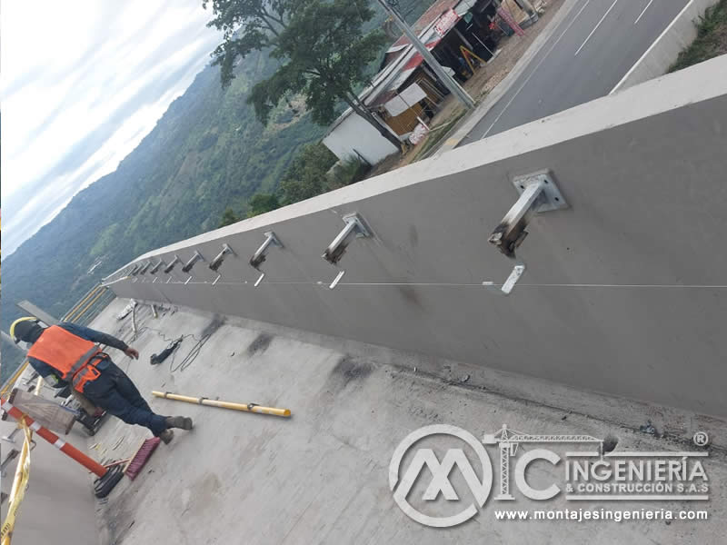 Componentes metálicos para puentes peatonales resistentes en Bogotá, Colombia. Montajes, Ingeniería y Construcción. MIC SAS.