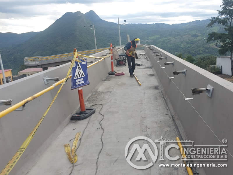 Componentes metálicos para puentes peatonales resistentes en Bogotá, Colombia. Montajes, Ingeniería y Construcción. MIC SAS.