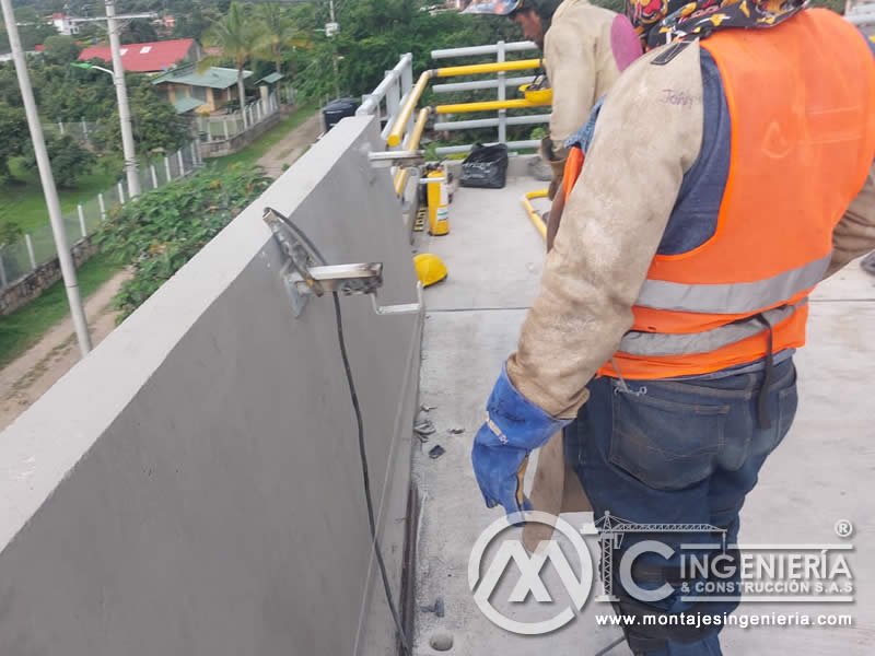 Componentes metálicos para puentes peatonales resistentes en Bogotá, Colombia. Montajes, Ingeniería y Construcción. MIC SAS.