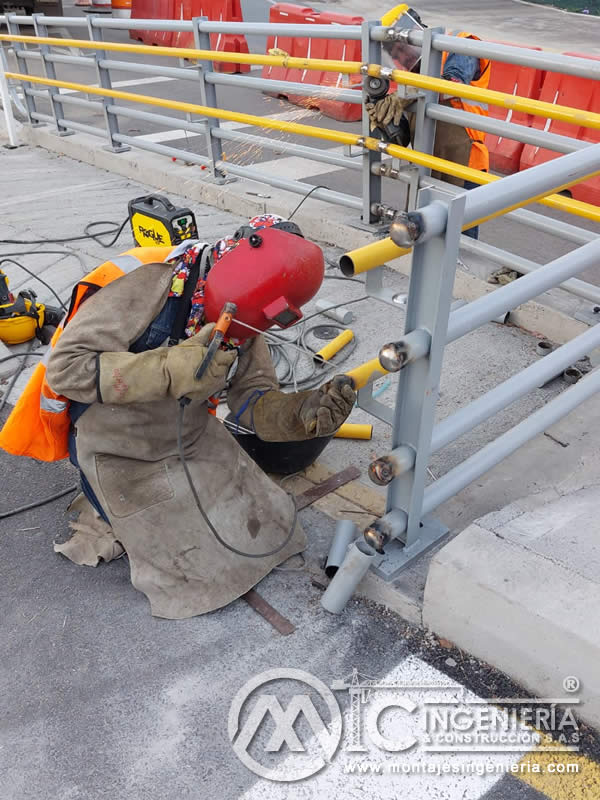 Componentes metálicos para puentes peatonales resistentes en Bogotá, Colombia. Montajes, Ingeniería y Construcción. MIC SAS.