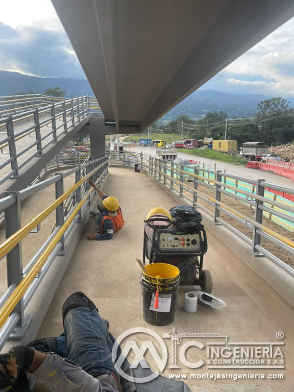 Estructuras metálicas para puentes peatonales urbanos en Bogotá, Colombia. Montajes, Ingeniería y Construcción. MIC SAS.