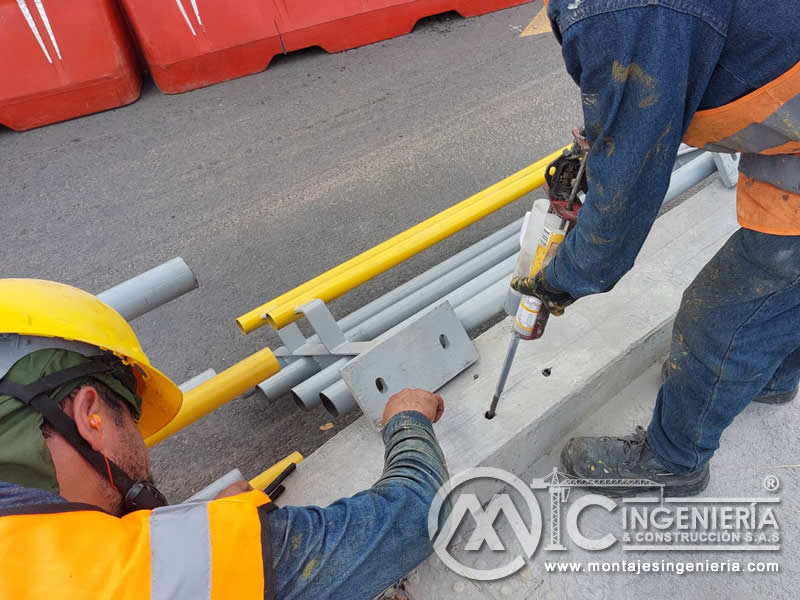 Estructuras metálicas para puentes peatonales urbanos en Bogotá, Colombia. Montajes, Ingeniería y Construcción. MIC SAS.