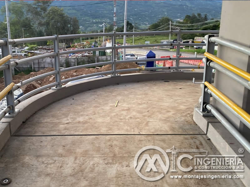 Estructuras metálicas para puentes peatonales urbanos en Bogotá, Colombia. Montajes, Ingeniería y Construcción. MIC SAS.