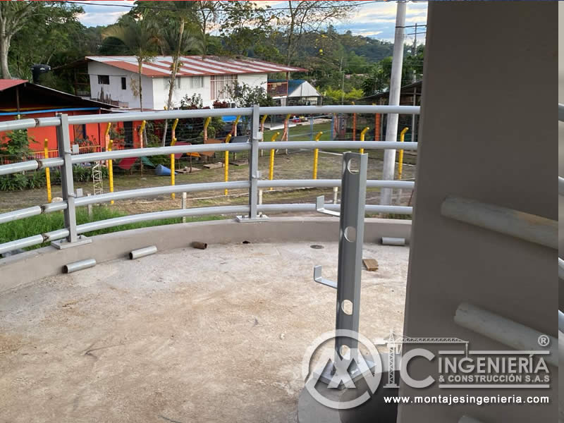 Estructuras metálicas para puentes peatonales urbanos en Bogotá, Colombia. Montajes, Ingeniería y Construcción. MIC SAS.