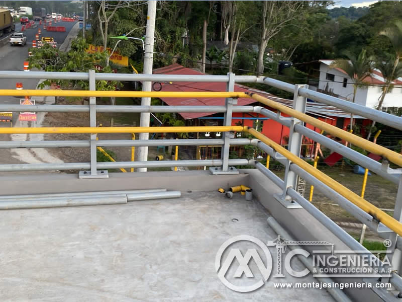 Acabados metálicos de larga duración para puentes peatonales en Bogotá, Colombia. Montajes, Ingeniería y Construcción. MIC SAS.