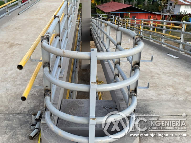 Acabados metálicos de larga duración para puentes peatonales en Bogotá, Colombia. Montajes, Ingeniería y Construcción. MIC SAS.