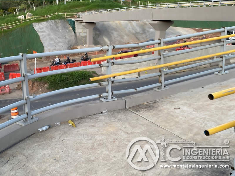 Acabados metálicos de larga duración para puentes peatonales en Bogotá, Colombia. Montajes, Ingeniería y Construcción. MIC SAS.