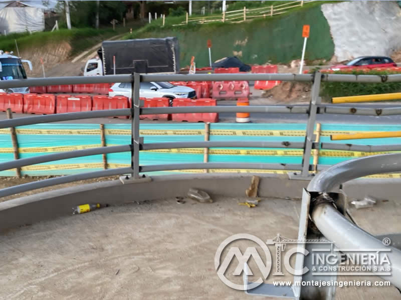 Acabados metálicos de larga duración para puentes peatonales en Bogotá, Colombia. Montajes, Ingeniería y Construcción. MIC SAS.