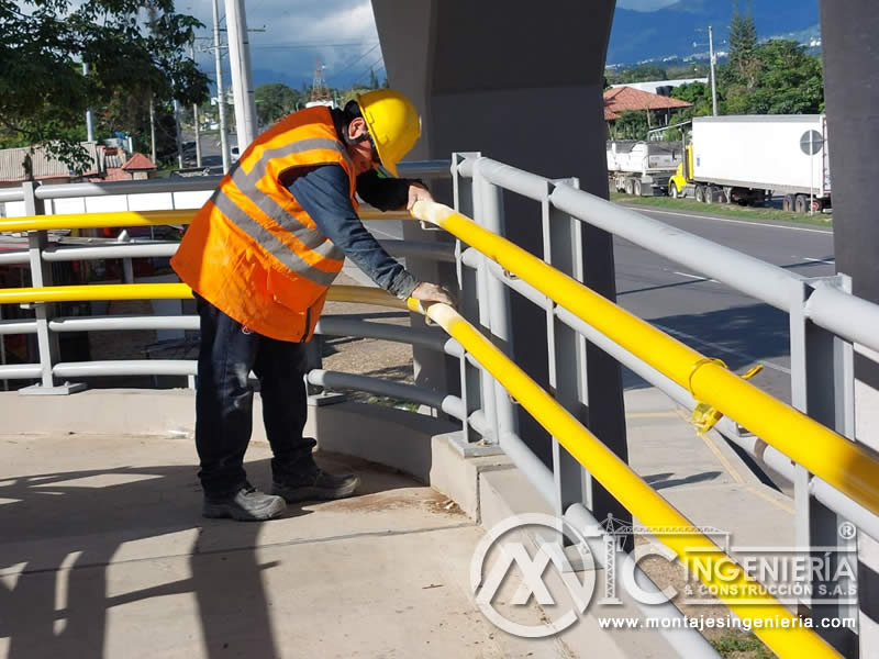 Acabados metálicos de larga duración para puentes peatonales en Bogotá, Colombia. Montajes, Ingeniería y Construcción. MIC SAS.