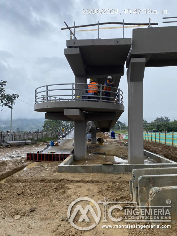 Componentes metálicos de alta calidad para puentes peatonales en Bogotá, Colombia. Montajes, Ingeniería y Construcción. MIC SAS.