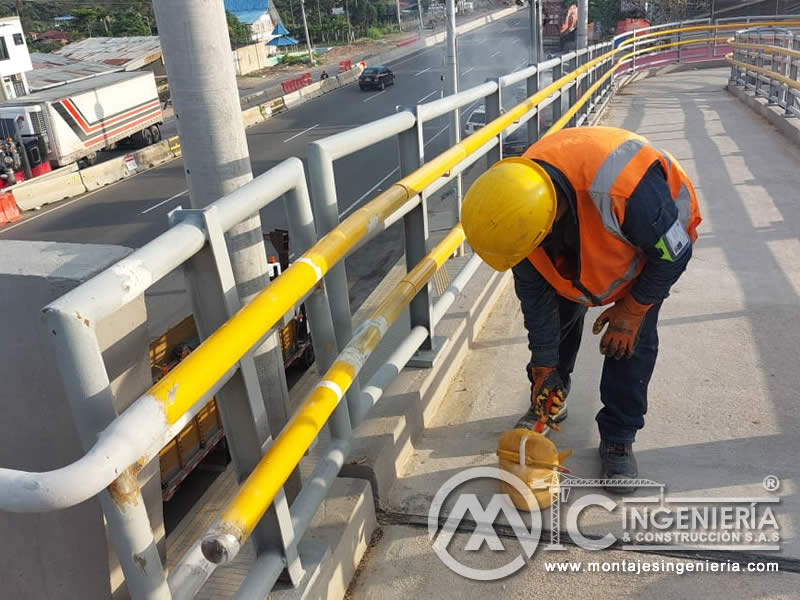 Componentes metálicos de alta calidad para puentes peatonales en Bogotá, Colombia. Montajes, Ingeniería y Construcción. MIC SAS.