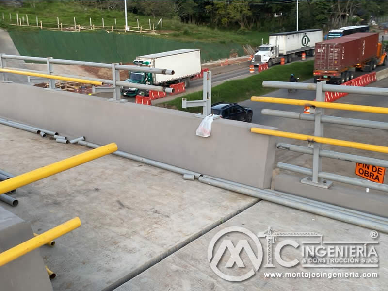 Componentes metálicos de alta calidad para puentes peatonales en Bogotá, Colombia. Montajes, Ingeniería y Construcción. MIC SAS.