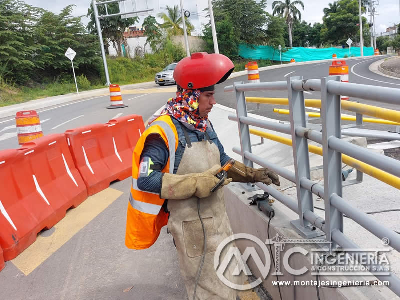 Componentes metálicos robustos para puentes peatonales en Bogotá, Colombia. Montajes, Ingeniería y Construcción. MIC SAS.