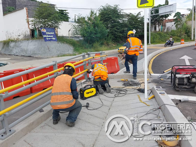 Componentes metálicos robustos para puentes peatonales en Bogotá, Colombia. Montajes, Ingeniería y Construcción. MIC SAS.