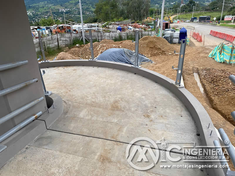 Componentes metálicos robustos para puentes peatonales en Bogotá, Colombia. Montajes, Ingeniería y Construcción. MIC SAS.