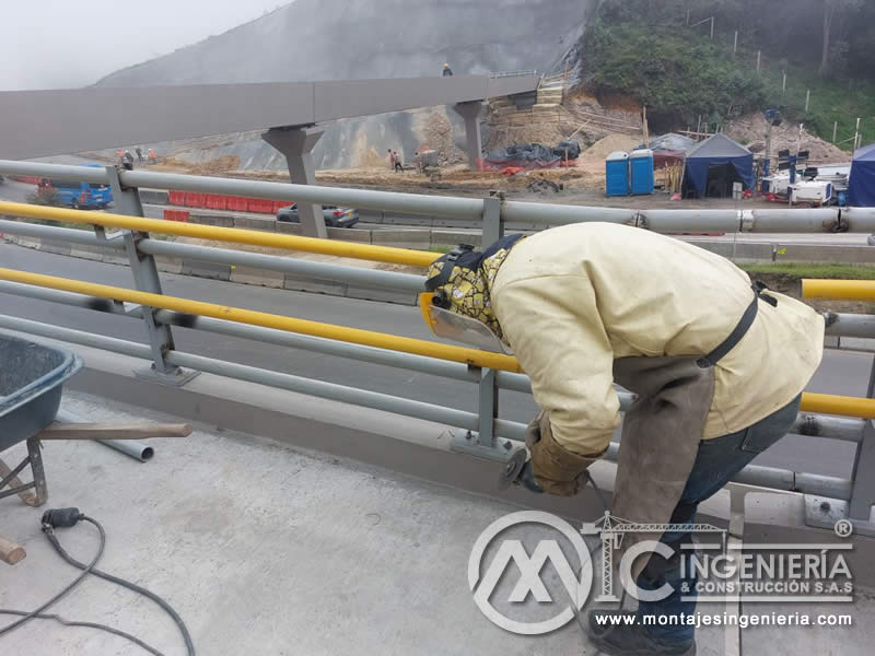 Componentes metálicos robustos para puentes peatonales en Bogotá, Colombia. Montajes, Ingeniería y Construcción. MIC SAS.