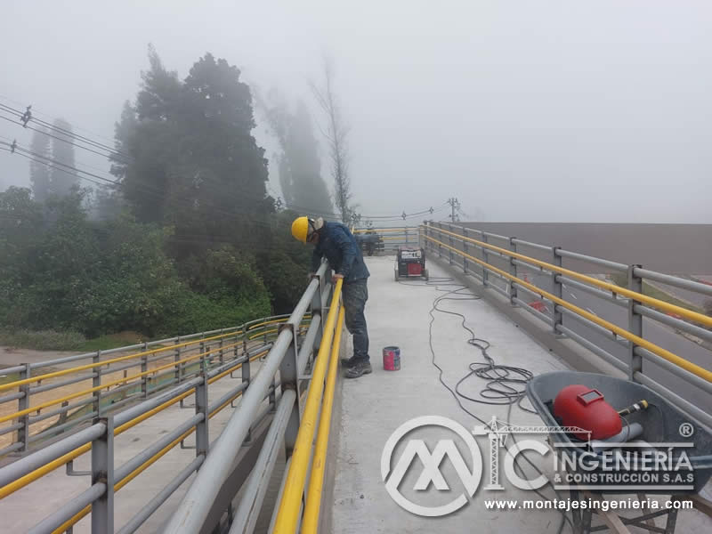 Componentes metálicos robustos para puentes peatonales en Bogotá, Colombia. Montajes, Ingeniería y Construcción. MIC SAS.