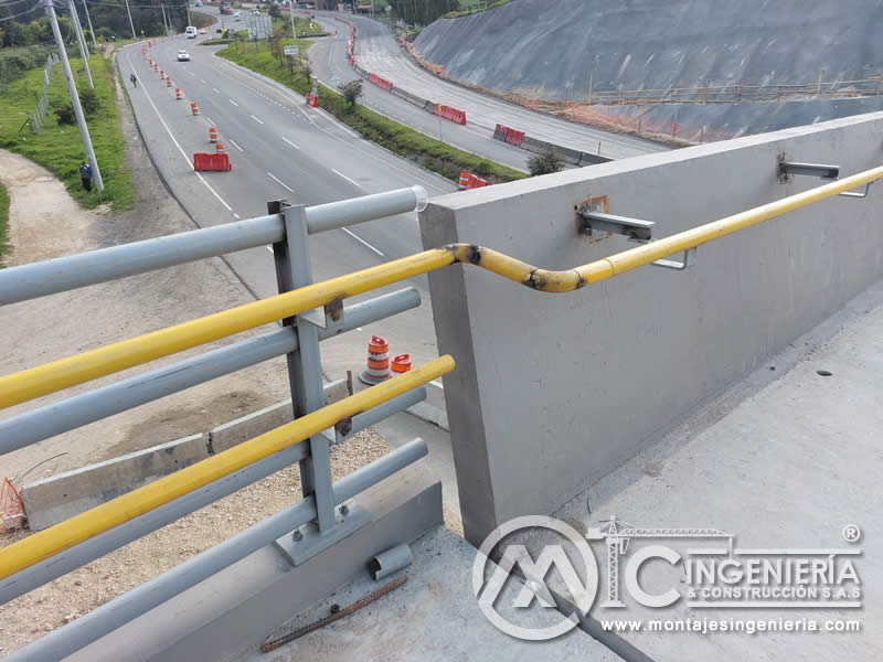 Construcción de puentes peatonales metálicos resistentes en Bogotá, Colombia. Montajes, Ingeniería y Construcción. MIC SAS.