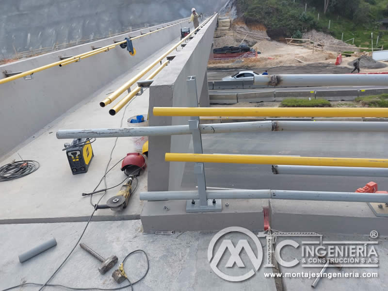 Construcción de puentes peatonales metálicos resistentes en Bogotá, Colombia. Montajes, Ingeniería y Construcción. MIC SAS.