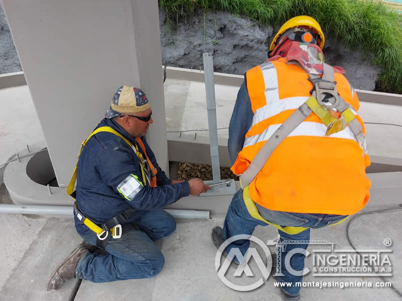 Construcción de puentes peatonales metálicos resistentes en Bogotá, Colombia. Montajes, Ingeniería y Construcción. MIC SAS.