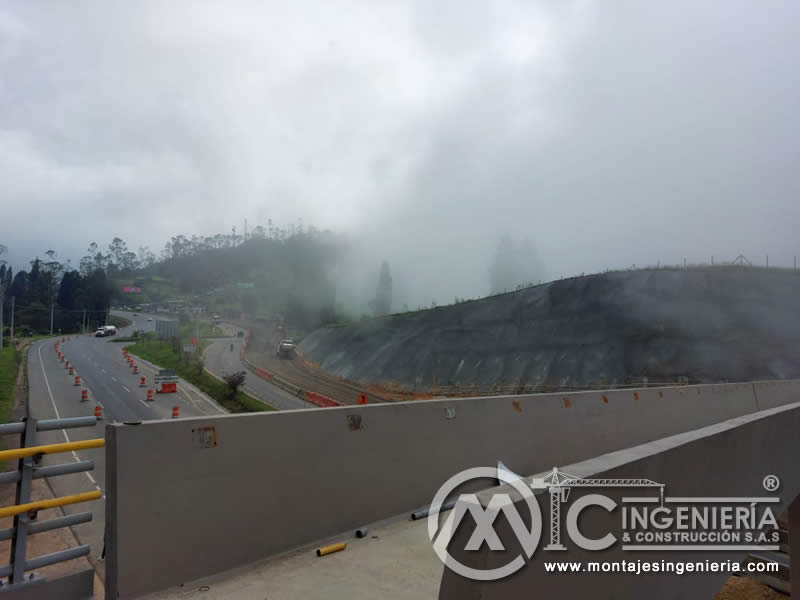 Construcción de puentes peatonales metálicos resistentes en Bogotá, Colombia. Montajes, Ingeniería y Construcción. MIC SAS.