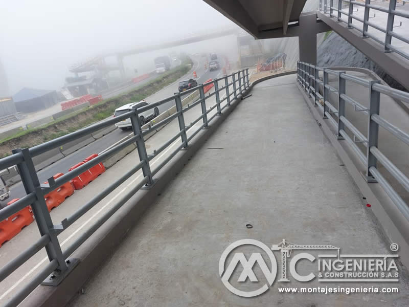 Construcción de puentes peatonales metálicos resistentes en Bogotá, Colombia. Montajes, Ingeniería y Construcción. MIC SAS.