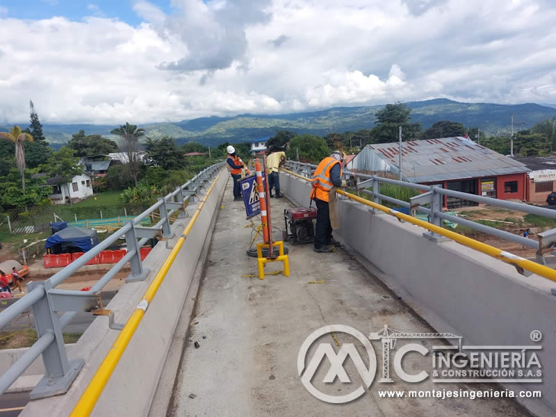 Construcción de puentes peatonales metálicos resistentes en Bogotá, Colombia. Montajes, Ingeniería y Construcción. MIC SAS.