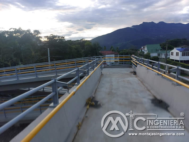 Construcción de puentes peatonales metálicos resistentes en Bogotá, Colombia. Montajes, Ingeniería y Construcción. MIC SAS.