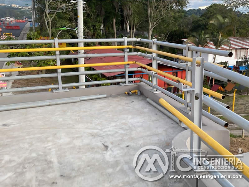 Construcción de puentes peatonales metálicos resistentes en Bogotá, Colombia. Montajes, Ingeniería y Construcción. MIC SAS.