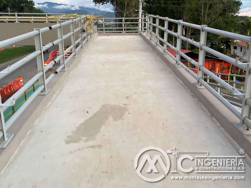 Diseño de estructuras metálicas para puentes peatonales en Bogotá, Colombia. Montajes, Ingeniería y Construcción. MIC SAS.