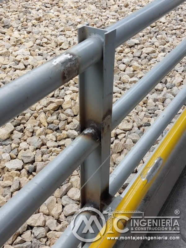 Acabados metálicos resistentes para puentes peatonales en Bogotá, Colombia. Montajes, Ingeniería y Construcción. MIC SAS.