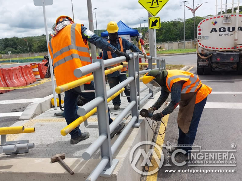 Acabados metálicos resistentes para puentes peatonales en Bogotá, Colombia. Montajes, Ingeniería y Construcción. MIC SAS.