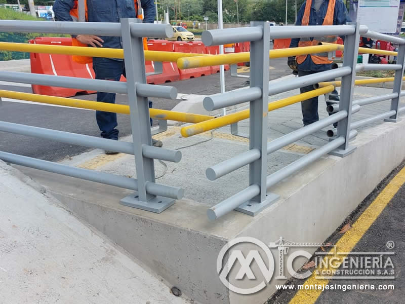 Acabados metálicos resistentes para puentes peatonales en Bogotá, Colombia. Montajes, Ingeniería y Construcción. MIC SAS.