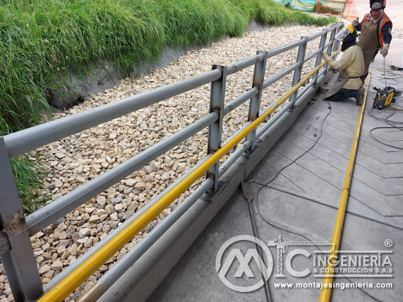 Acabados metálicos resistentes para puentes peatonales en Bogotá, Colombia. Montajes, Ingeniería y Construcción. MIC SAS.