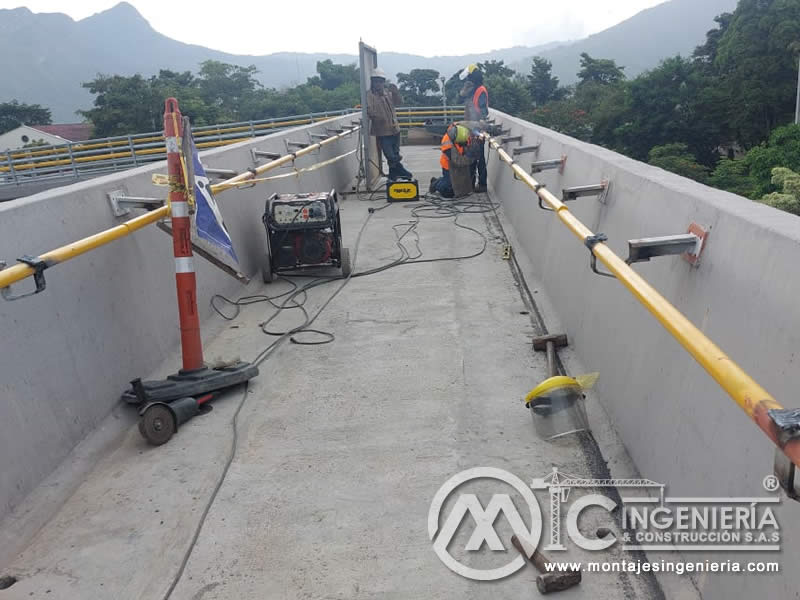 Componentes metálicos duraderos para puentes peatonales en Bogotá, Colombia. Montajes, Ingeniería y Construcción. MIC SAS.