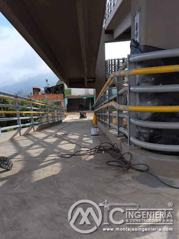 Componentes metálicos duraderos para puentes peatonales en Bogotá, Colombia. Montajes, Ingeniería y Construcción. MIC SAS.