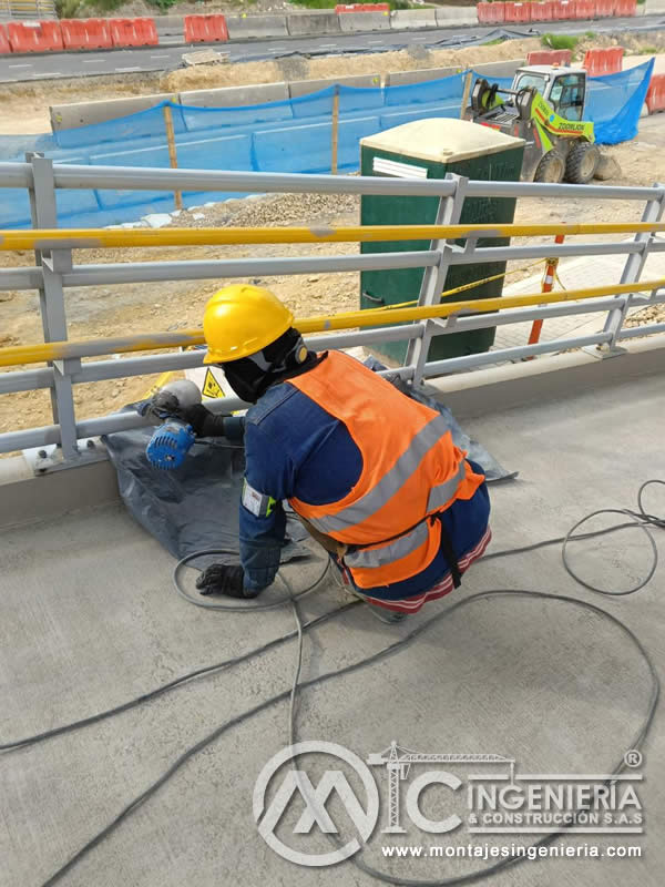 Componentes metálicos duraderos para puentes peatonales en Bogotá, Colombia. Montajes, Ingeniería y Construcción. MIC SAS.