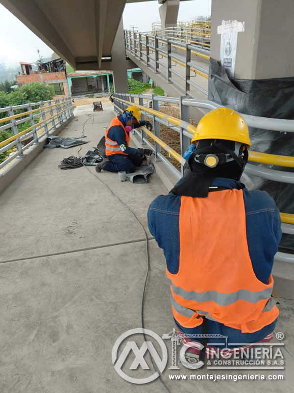 Componentes metálicos duraderos para puentes peatonales en Bogotá, Colombia. Montajes, Ingeniería y Construcción. MIC SAS.