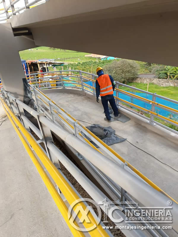 Componentes metálicos duraderos para puentes peatonales en Bogotá, Colombia. Montajes, Ingeniería y Construcción. MIC SAS.