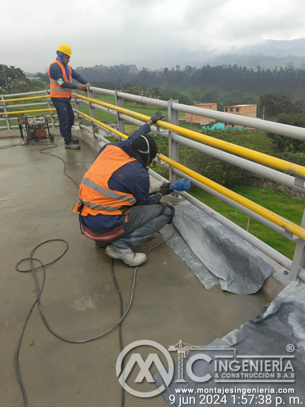 Componentes metálicos duraderos para puentes peatonales en Bogotá, Colombia. Montajes, Ingeniería y Construcción. MIC SAS.