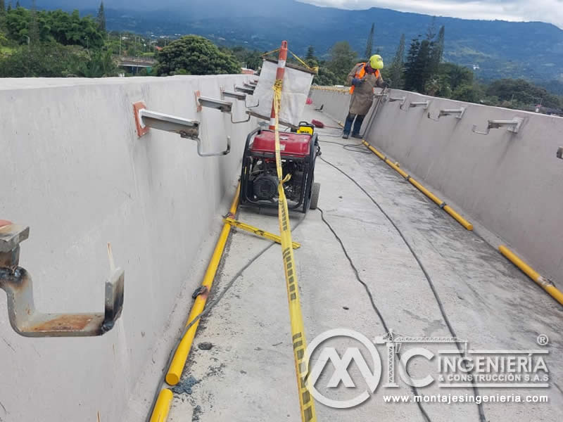 Componentes metálicos duraderos para puentes peatonales en Bogotá, Colombia. Montajes, Ingeniería y Construcción. MIC SAS.