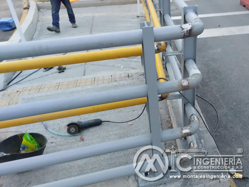 Componentes metálicos duraderos para puentes peatonales en Bogotá, Colombia. Montajes, Ingeniería y Construcción. MIC SAS.