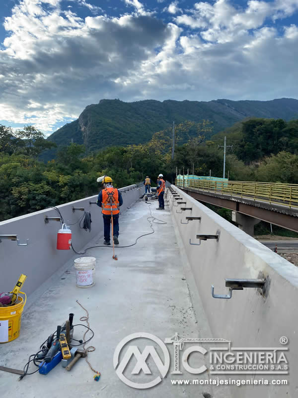 Componentes metálicos seguros y durables para puentes peatonales en Bogotá. Montajes, Ingeniería y Construcción. MIC SAS.