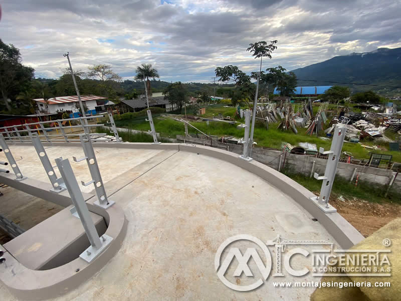 Construcción de puentes peatonales y estructuras metálicas en Bogotá, Colombia. Montajes, Ingeniería y Construcción. MIC SAS.