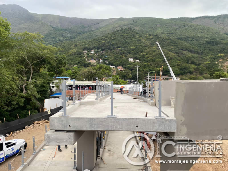 Construcción de puentes peatonales y estructuras metálicas en Bogotá, Colombia. Montajes, Ingeniería y Construcción. MIC SAS.