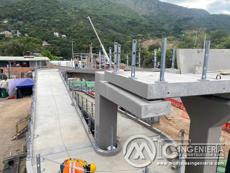 Construcción de puentes peatonales y estructuras metálicas en Bogotá, Colombia. Montajes, Ingeniería y Construcción. MIC SAS.