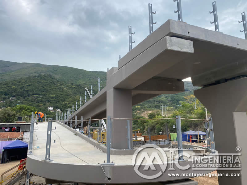 Construcción de puentes peatonales y estructuras metálicas en Bogotá, Colombia. Montajes, Ingeniería y Construcción. MIC SAS.