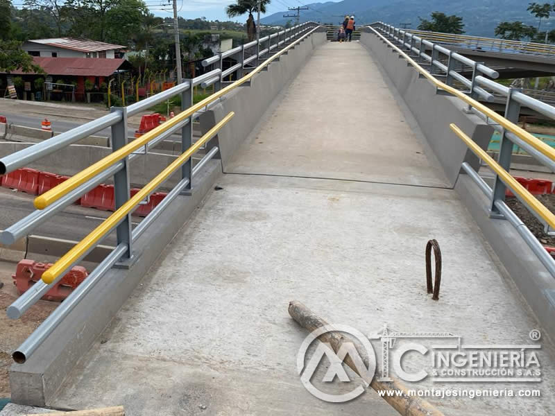 Estructuras metálicas para puentes peatonales en concreto y acero, Bogotá, Colombia. Montajes, Ingeniería y Construcción. MIC SAS.