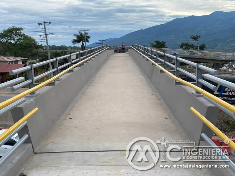 Estructuras metálicas para puentes peatonales en concreto y acero, Bogotá, Colombia. Montajes, Ingeniería y Construcción. MIC SAS.