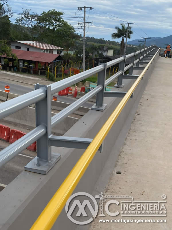 Estructuras metálicas para puentes peatonales en concreto y acero, Bogotá, Colombia. Montajes, Ingeniería y Construcción. MIC SAS.